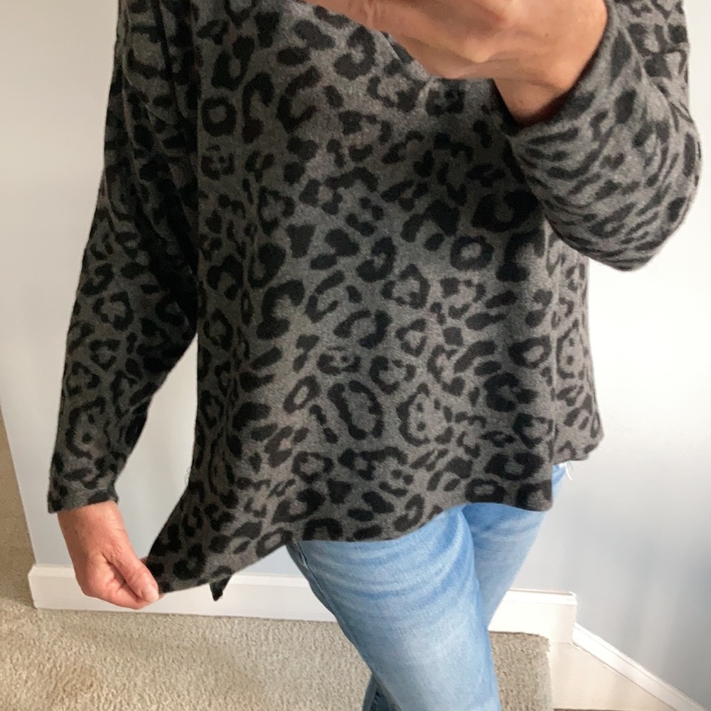 Long Sleeve Animal Print Tunic Top - Picture 6 of 10